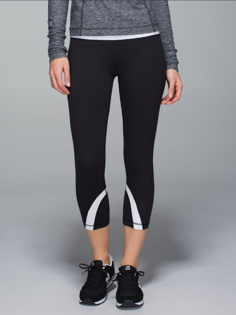 lLululemon Run Inspire Crop II
Black / White